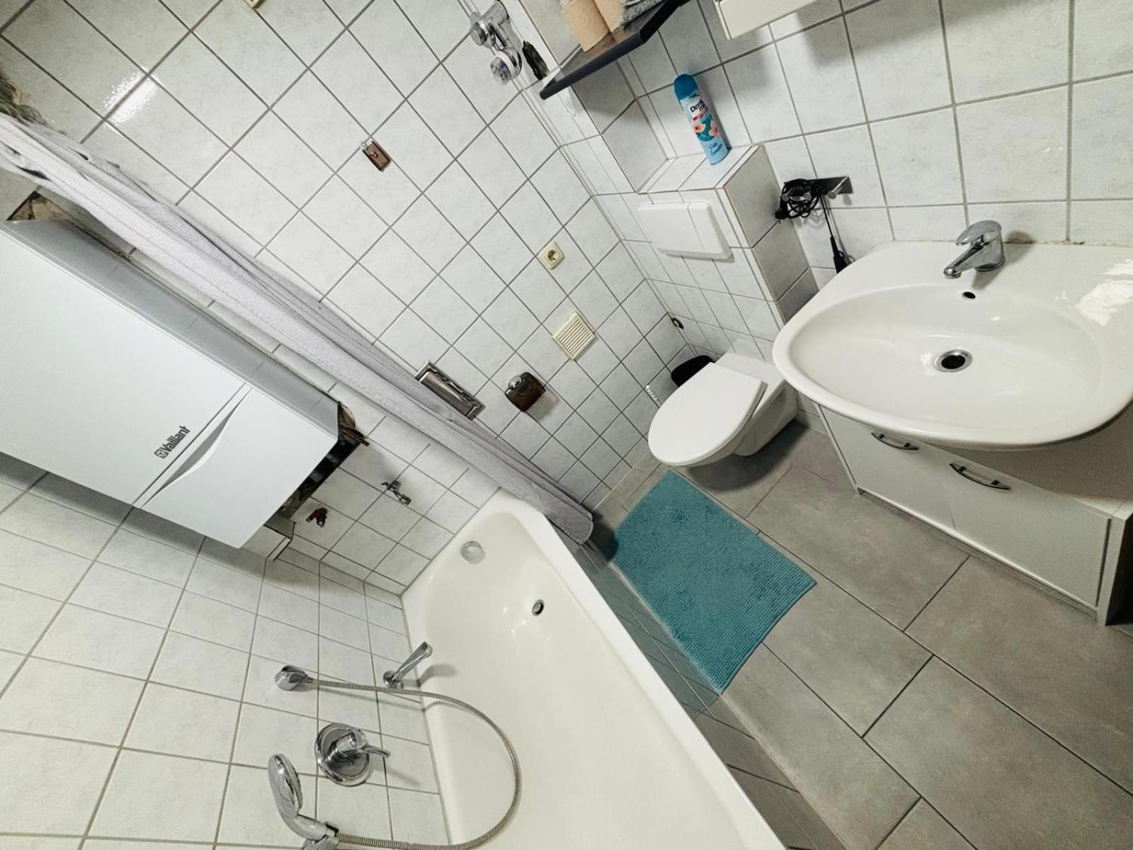 Basic-privat-zimmer In Der Innenstadt Privatunterkunft *